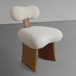 organik modern sandalye, boucle contemporary dining chair, özel üretim sculptural sandalye, masif ahşap tasarım chair, collectible artisan yemek sandalyesi