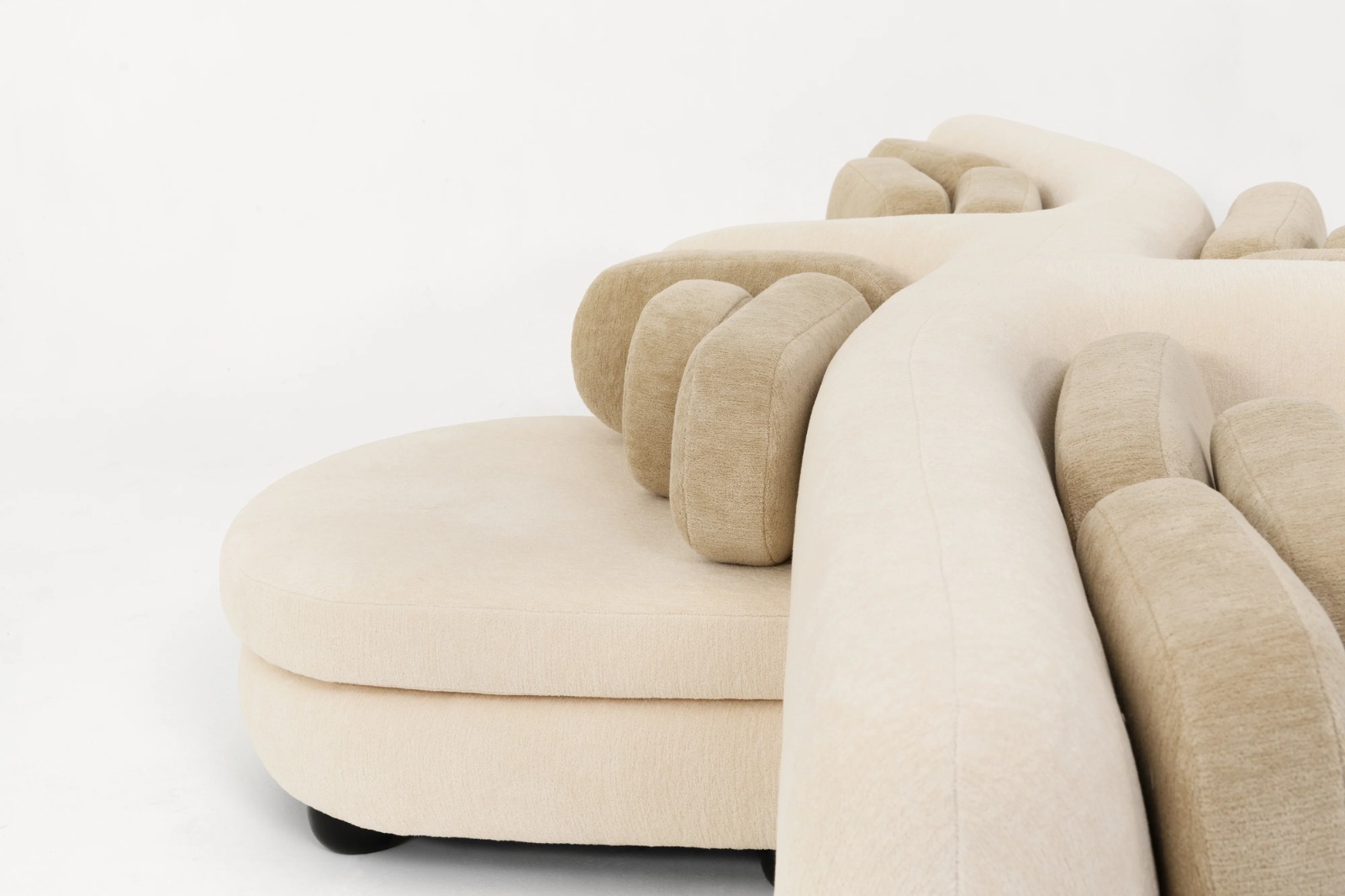 organik formlu modüler kanepe, boucle collectible design sofa, özel üretim luxury modüler koltuk, heykelsi contemporary oturma grubu, modern gallery style kanepe