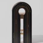 siyah kemer sırtlı özel üretim bar sandalyesi, taba deri özel ölçü luxury bar chair, pirinç zımbalı sipariş mobilya tabure, yuvarlak sırt boşluklu ısmarlama mobilya, Art Deco tarzı lüks bar sandalyesi