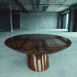 ceviz kök kaplama özel üretim masa, oval tablalı özel ölçü yemek masası, silindirik orta ayaklı sipariş mobilya, parlak cilalı ısmarlama mobilya masa, doğal damar desenli modern dining table