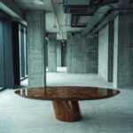 ceviz kök kaplama özel üretim masa, oval tablalı özel ölçü yemek masası, silindirik orta ayaklı sipariş mobilya, parlak cilalı ısmarlama mobilya masa, doğal damar desenli modern dining table