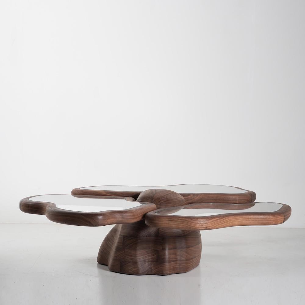 organik formlu orta sehpa, cam detaylı contemporary coffee table, masif ceviz tasarım sehpa, özel üretim heykelsi orta sehpa, luxury modern salon sehpası