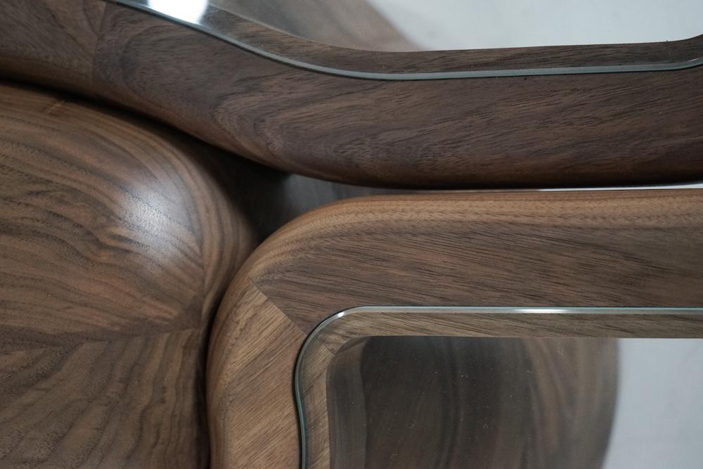 organik formlu orta sehpa, cam detaylı contemporary coffee table, masif ceviz tasarım sehpa, özel üretim heykelsi orta sehpa, luxury modern salon sehpası