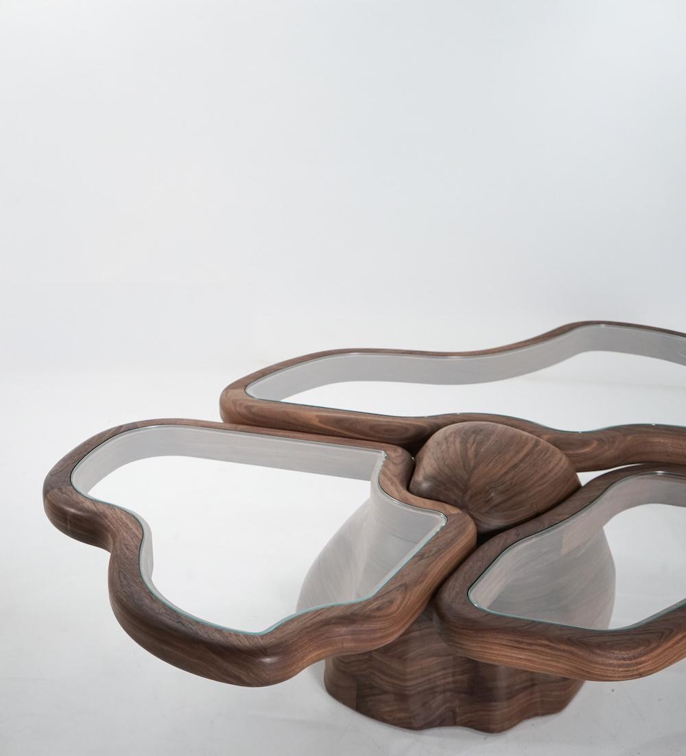 organik formlu orta sehpa, cam detaylı contemporary coffee table, masif ceviz tasarım sehpa, özel üretim heykelsi orta sehpa, luxury modern salon sehpası