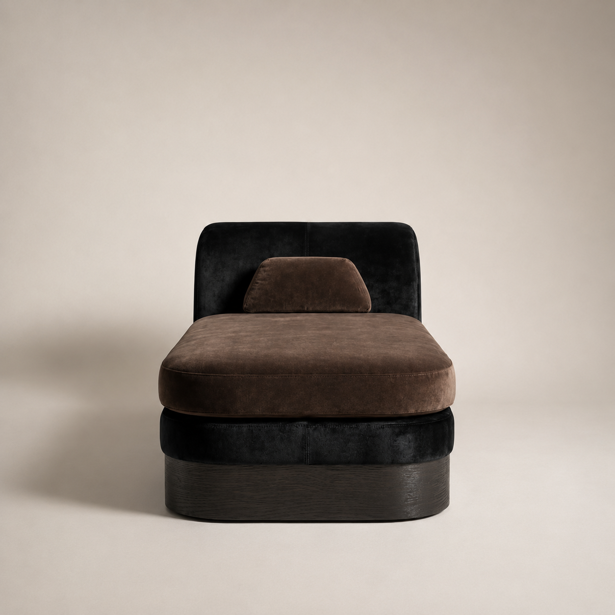 siyah kadife özel üretim daybed, kahverengi nubuk özel ölçü lounge bed, kavisli başlıklı sipariş mobilya daybed, koyu ahşap bazalı ısmarlama mobilya, luxury lounge daybed tasarımı