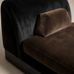 siyah kadife özel üretim daybed, kahverengi nubuk özel ölçü lounge bed, kavisli başlıklı sipariş mobilya daybed, koyu ahşap bazalı ısmarlama mobilya, luxury lounge daybed tasarımı