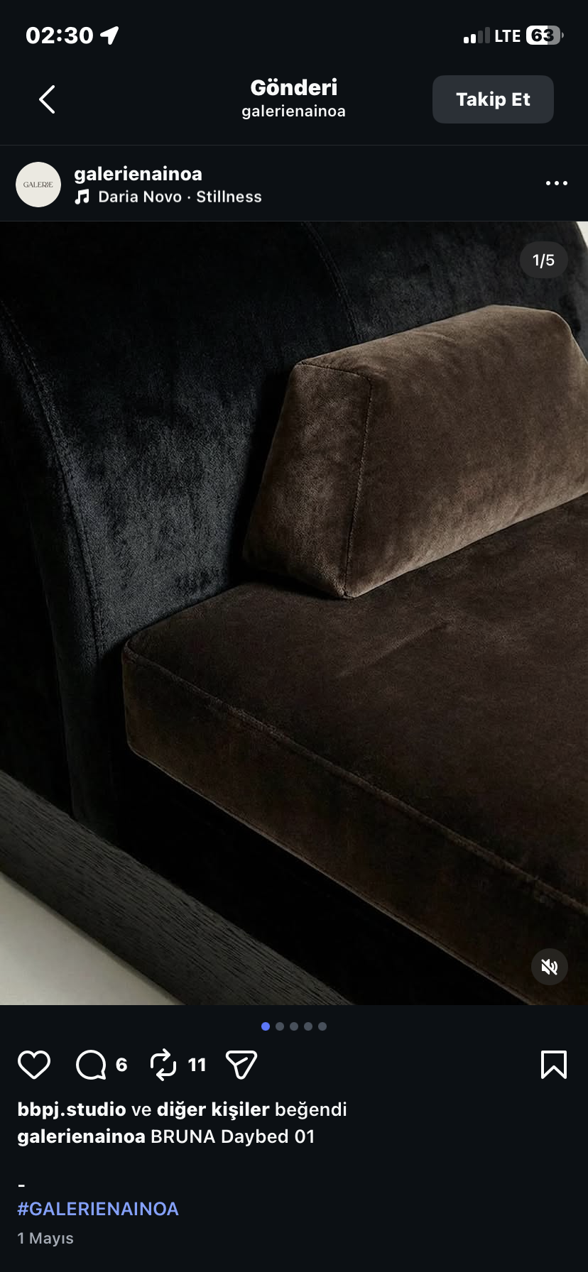 siyah kadife özel üretim daybed, kahverengi nubuk özel ölçü lounge bed, kavisli başlıklı sipariş mobilya daybed, koyu ahşap bazalı ısmarlama mobilya, luxury lounge daybed tasarımı