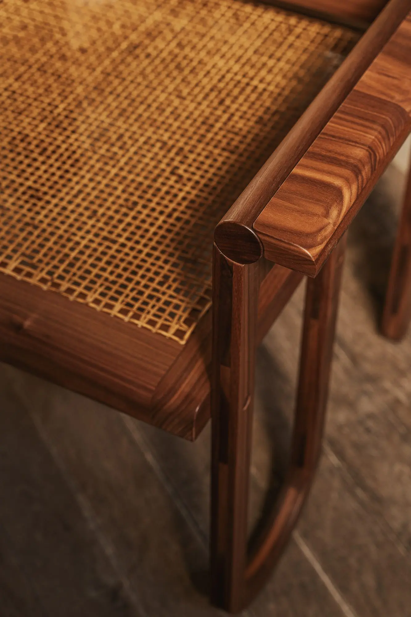 hasır koltuk, ceviz lounge chair, özel üretim japandi koltuk, modern rattan koltuk, collectible design ahşap koltuk