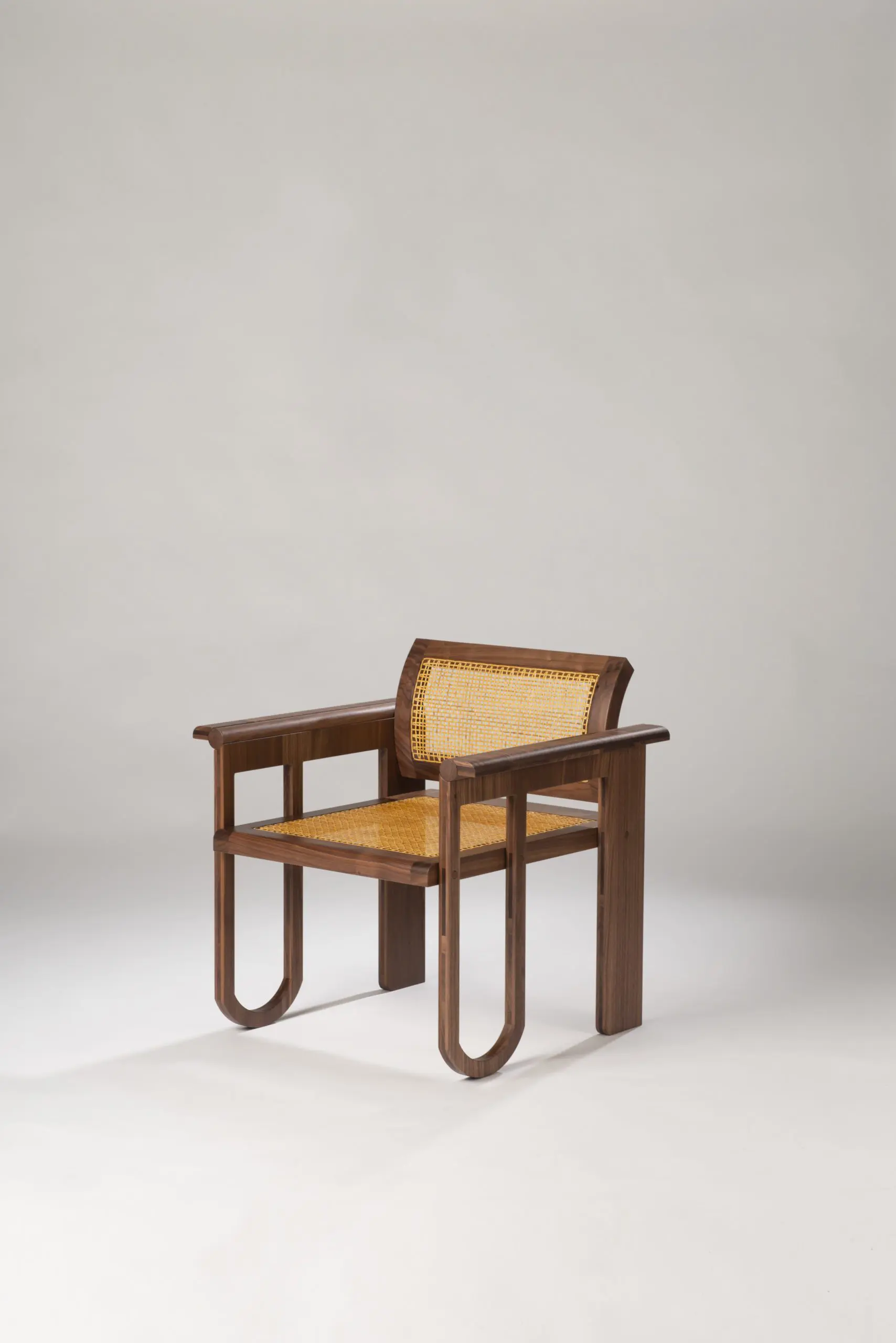 hasır koltuk, ceviz lounge chair, özel üretim japandi koltuk, modern rattan koltuk, collectible design ahşap koltuk