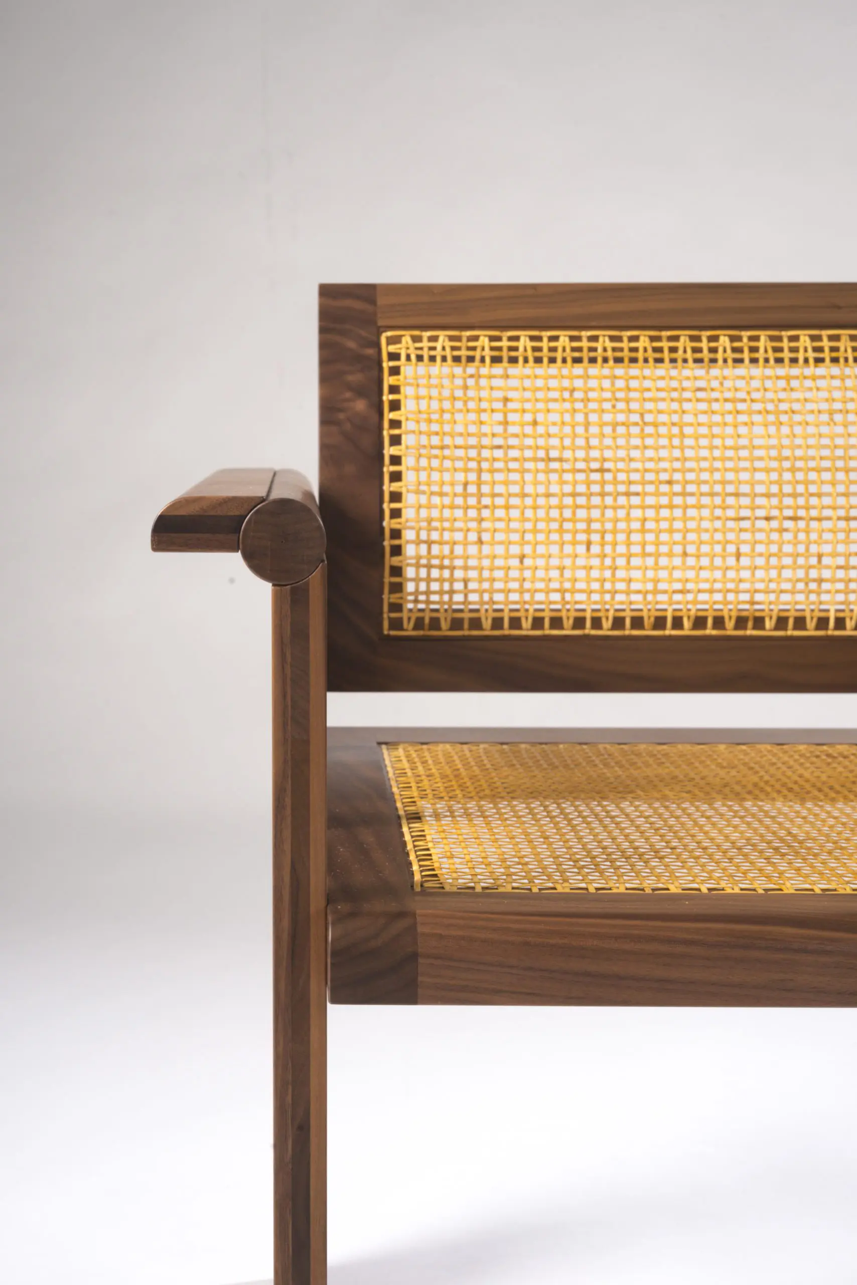 hasır koltuk, ceviz lounge chair, özel üretim japandi koltuk, modern rattan koltuk, collectible design ahşap koltuk