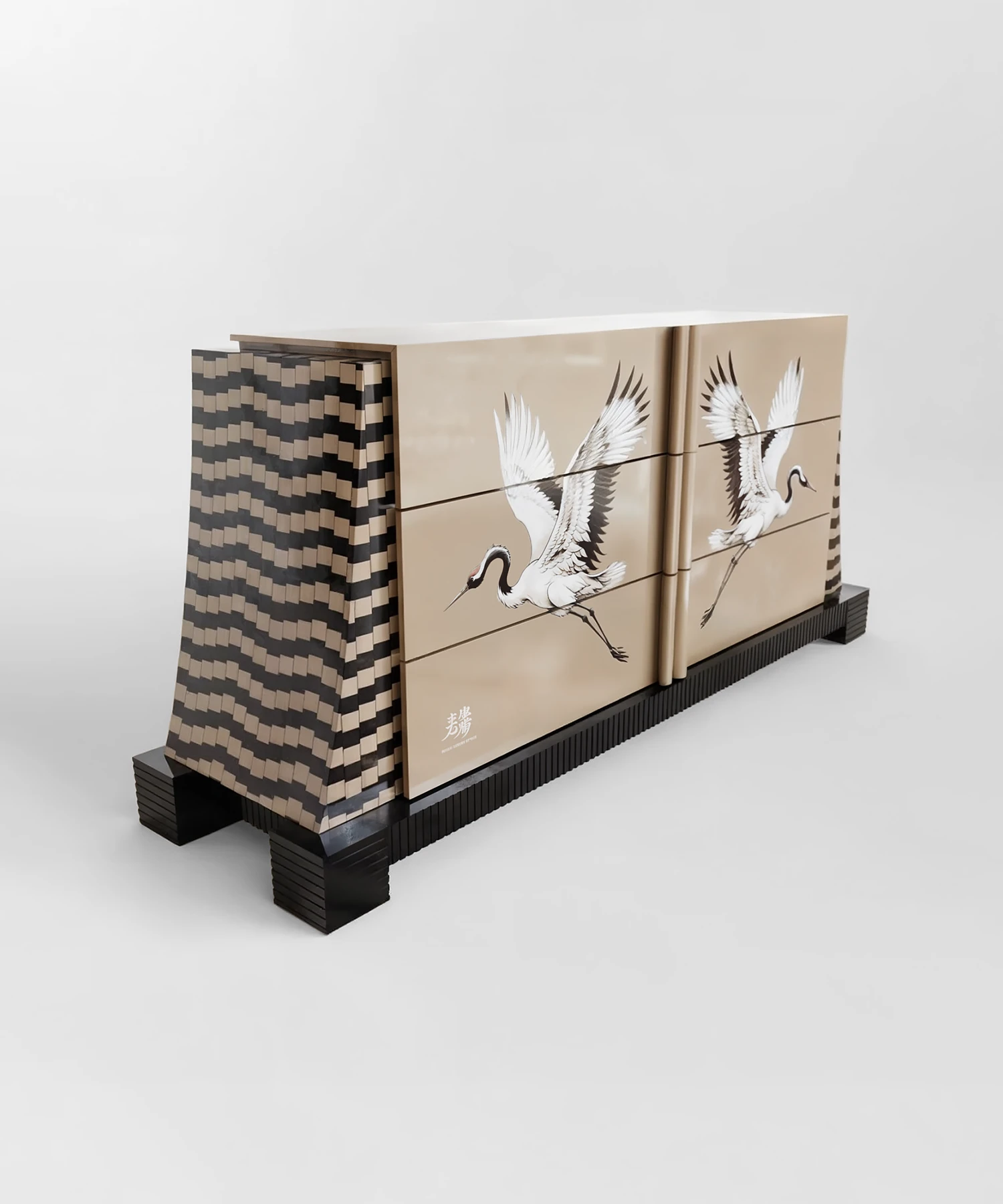 turna kuşu motifli özel üretim büfe, krem lake özel ölçü sideboard, siyah basamak kaideli sipariş mobilya, art deco çizgili ısmarlama mobilya büfe, dekoratif kuş desenli luxury cabinet
