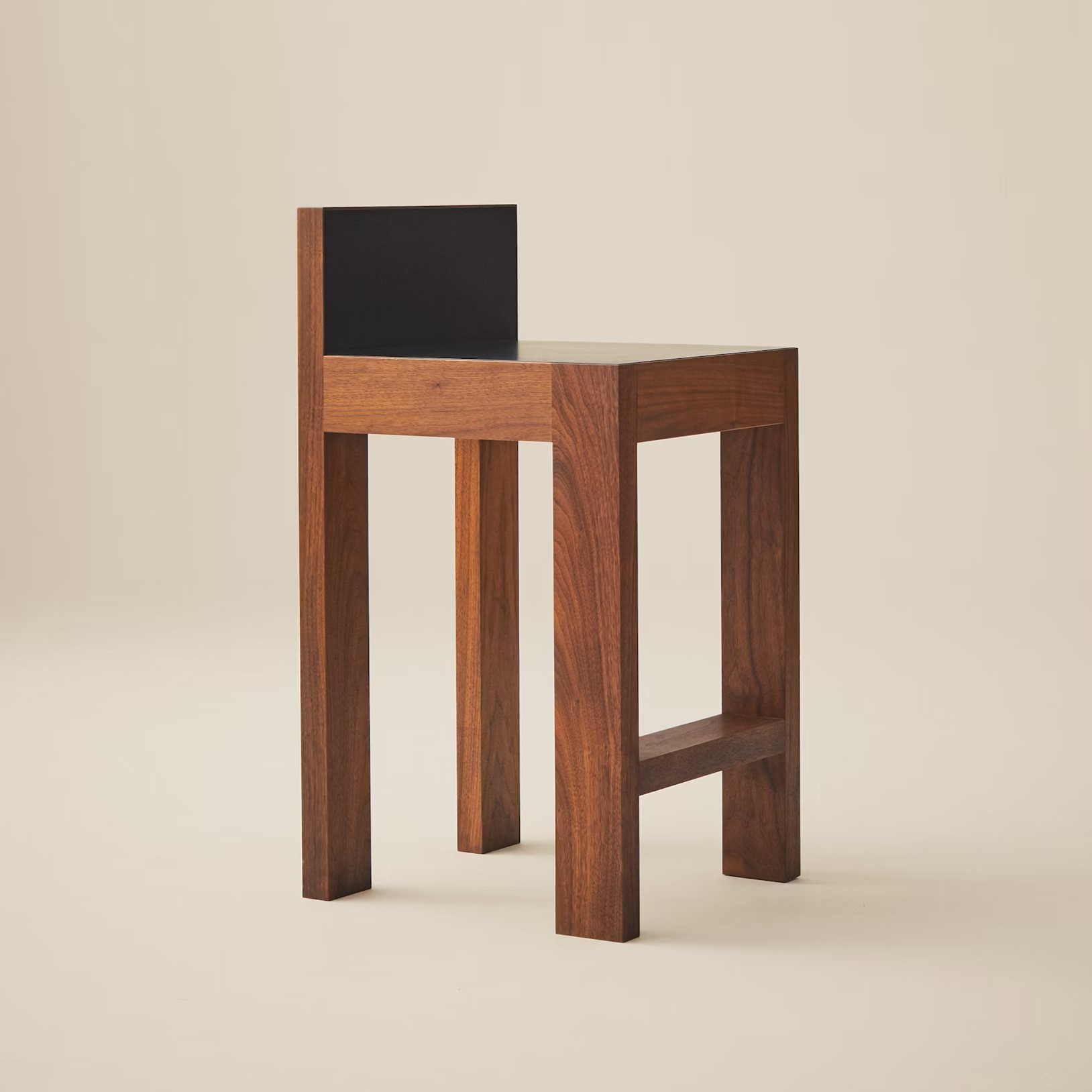 modern bar sandalyesi, masif ahşap bar chair, özel üretim ceviz bar sandalyesi, minimalist tasarım bar taburesi, collectible design bar stool