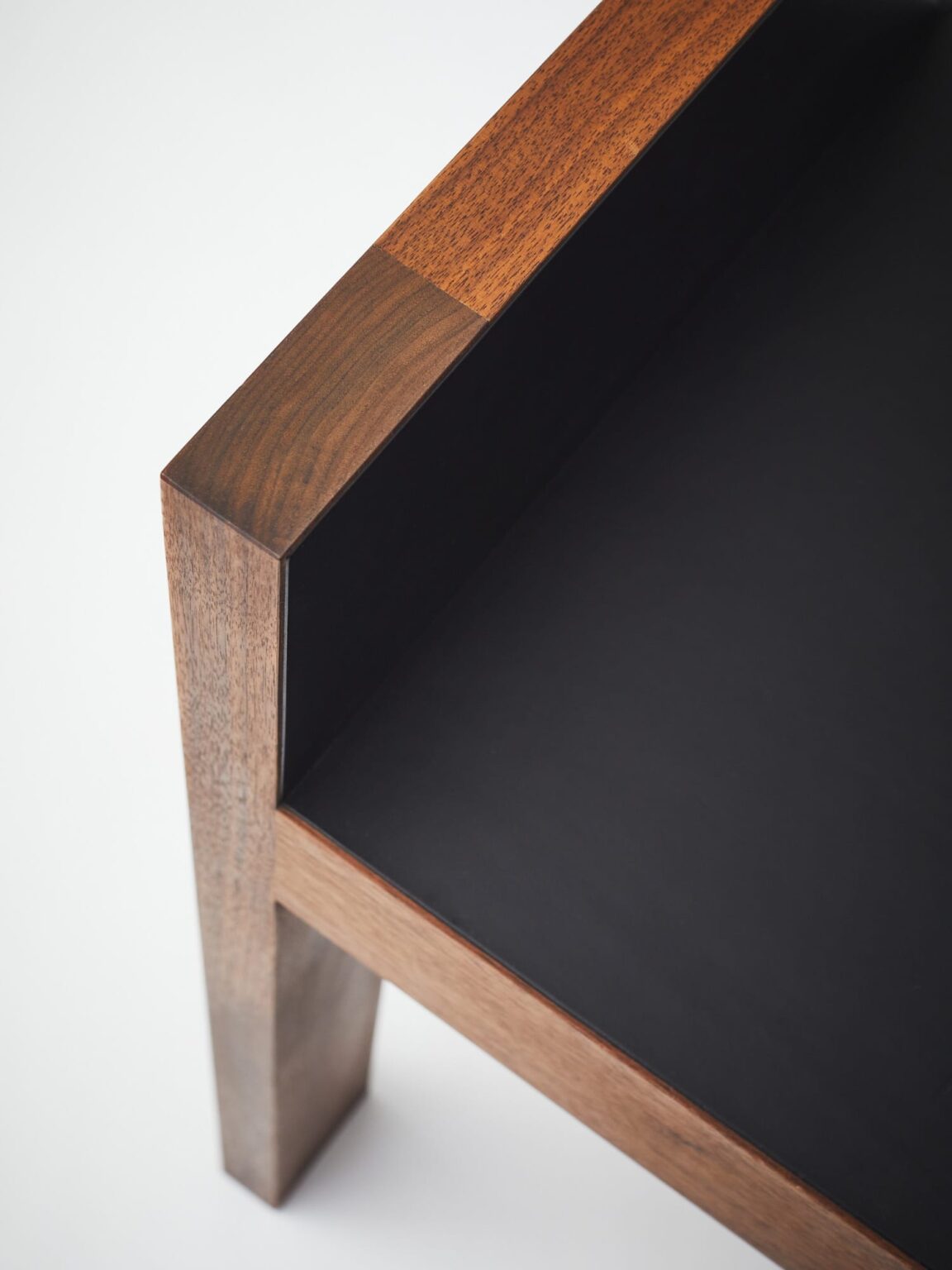 modern bar sandalyesi, masif ahşap bar chair, özel üretim ceviz bar sandalyesi, minimalist tasarım bar taburesi, collectible design bar stool