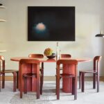 terracotta parlak lake özel üretim yemek masası, silindirik ayaklı özel ölçü dining table, oval tablalı sipariş mobilya masa, monokrom lake ısmarlama mobilya tasarımı, modern lüks yemek odası masası