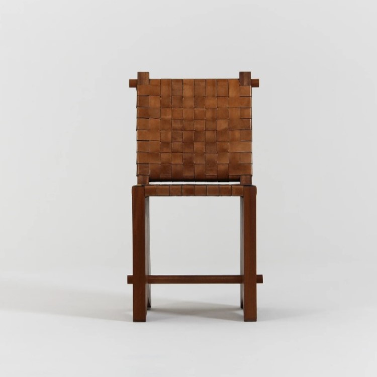 deri örgülü ahşap sandalye, brutalist modern dining chair, özel üretim artisan sandalye, masif ahşap contemporary chair, el örgüsü deri tasarım sandaly