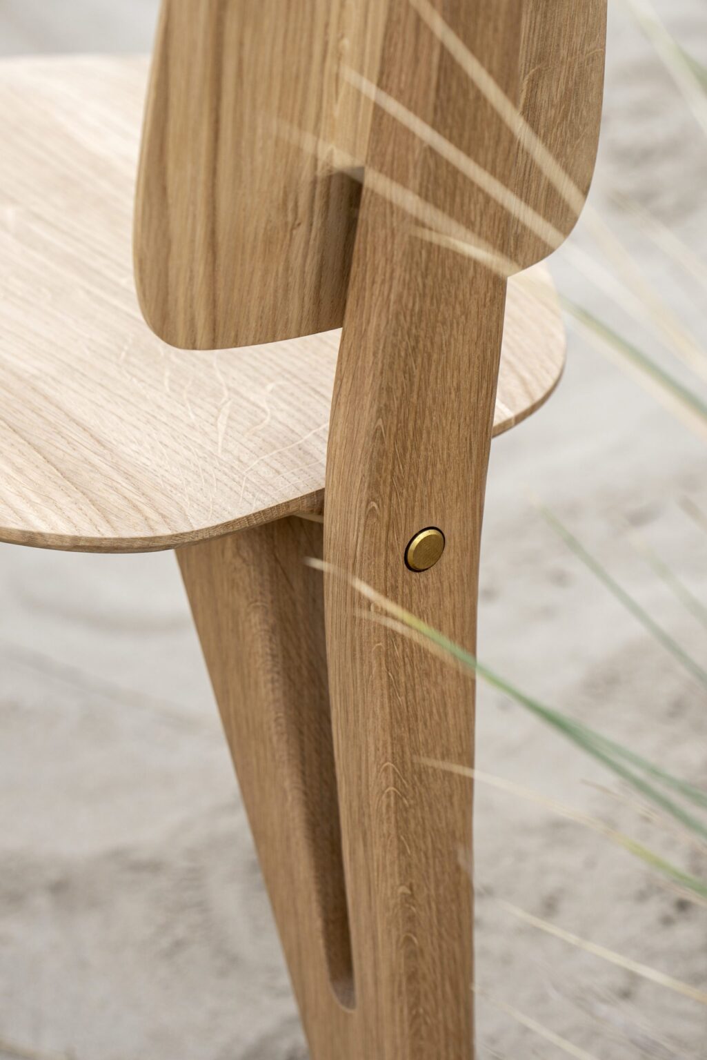 minimal masif ahsap sandalye, contemporary dining chair design, ozel uretim modern sandalye, scandinavian japandi chair, organik formlu ahsap sandalye