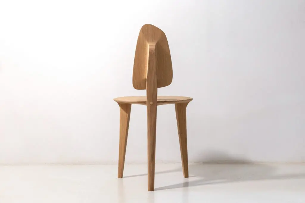minimal masif ahsap sandalye, contemporary dining chair design, ozel uretim modern sandalye, scandinavian japandi chair, organik formlu ahsap sandalye
