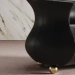 organik formlu özel üretim kanepe, krem dokulu özel ölçü lounge kanepe, kavisli sırtlı sipariş mobilya kanepe, heykelsi gövdeli ısmarlama mobilya koltuk, soft luxury modern salon kanepesi