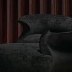 organik formlu özel üretim köşe kanepe, krem dokulu özel ölçü lounge kanepe, uzanma modüllü sipariş mobilya kanepe, heykelsi sırtlı ısmarlama mobilya köşe koltuk, soft minimal lüks salon kanepesi