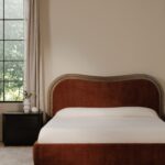 meşe çerçeveli karyola, özel üretim yatak, döşemeli başlıklı karyola, modern luxury bedroom furniture, ısmarlama ahşap detaylı karyola