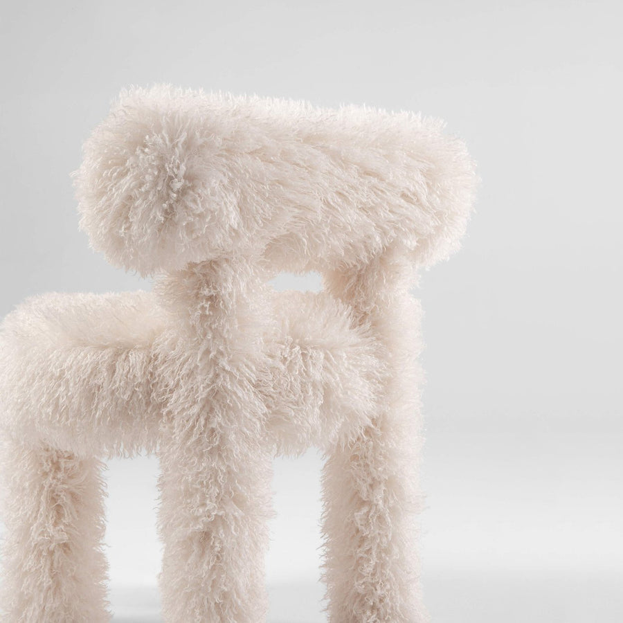 fluvia sandalye, faux fur modern sandalye, özel üretim sculptural chair, yumuşak dokulu contemporary sandalye, collectible design dining chair