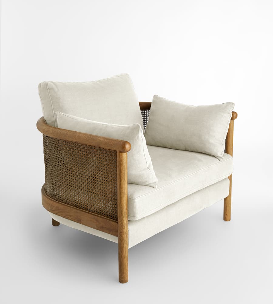 hasır detaylı koltuk, rattan koltuk, masif meşe koltuk, luxury lounge chair, modern Mediterranean koltuk, artisan furniture koltuk, doğal ahşap koltuk, özel üretim koltuk, coastal luxury chair, hasır detaylı tekli koltuk, contemporary lounge chair, premium koltuk modeli, luxury accent chair, designer koltuk, ahşap iskeletli koltuk