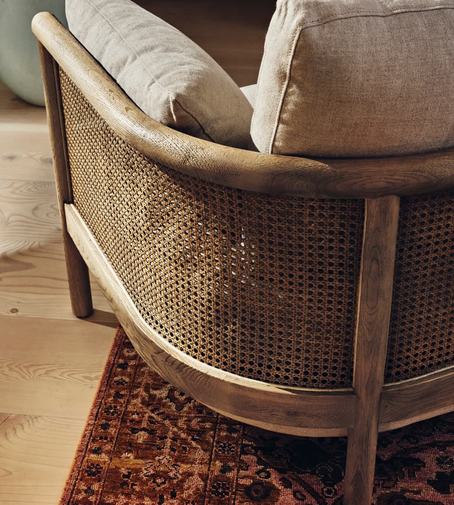 hasır detaylı koltuk, rattan koltuk, masif meşe koltuk, luxury lounge chair, modern Mediterranean koltuk, artisan furniture koltuk, doğal ahşap koltuk, özel üretim koltuk, coastal luxury chair, hasır detaylı tekli koltuk, contemporary lounge chair, premium koltuk modeli, luxury accent chair, designer koltuk, ahşap iskeletli koltuk