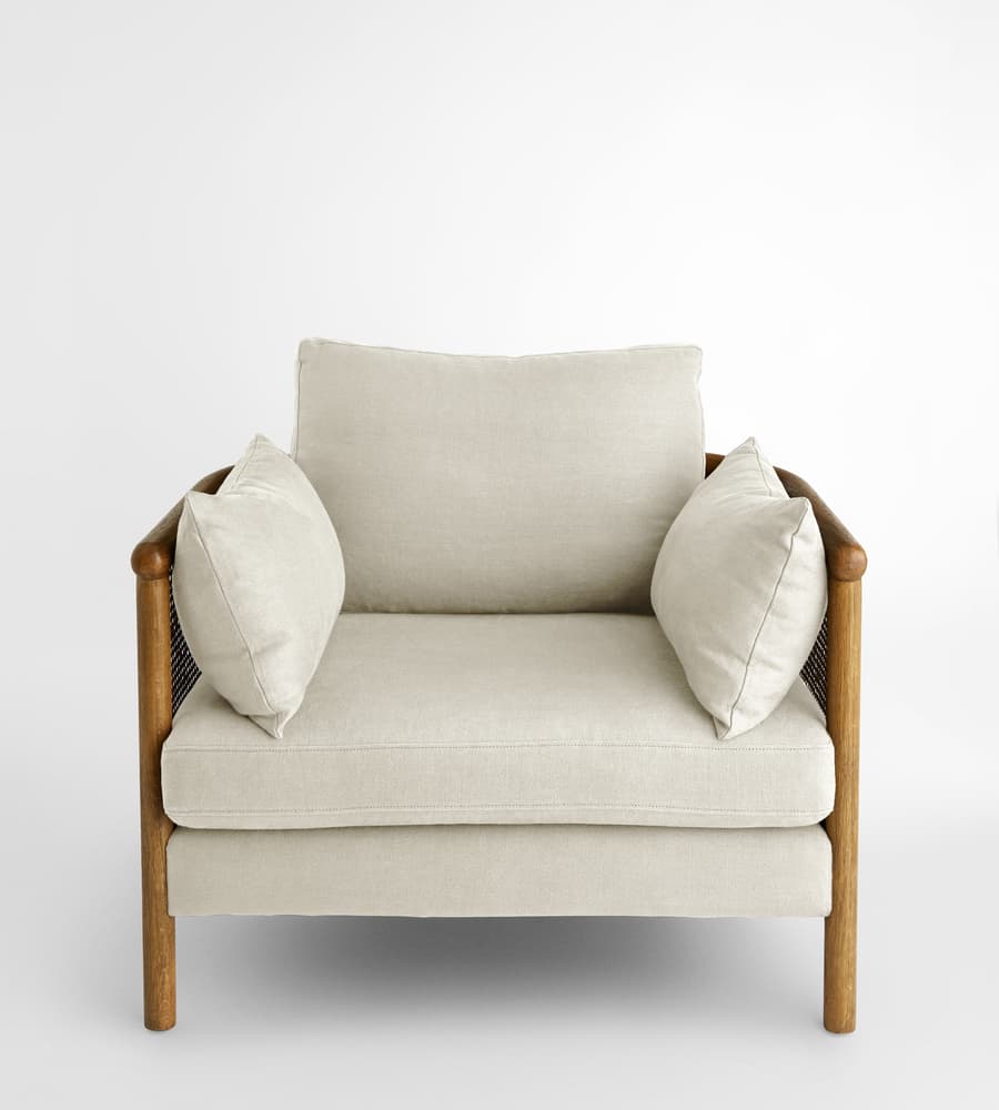 hasır detaylı koltuk, rattan koltuk, masif meşe koltuk, luxury lounge chair, modern Mediterranean koltuk, artisan furniture koltuk, doğal ahşap koltuk, özel üretim koltuk, coastal luxury chair, hasır detaylı tekli koltuk, contemporary lounge chair, premium koltuk modeli, luxury accent chair, designer koltuk, ahşap iskeletli koltuk