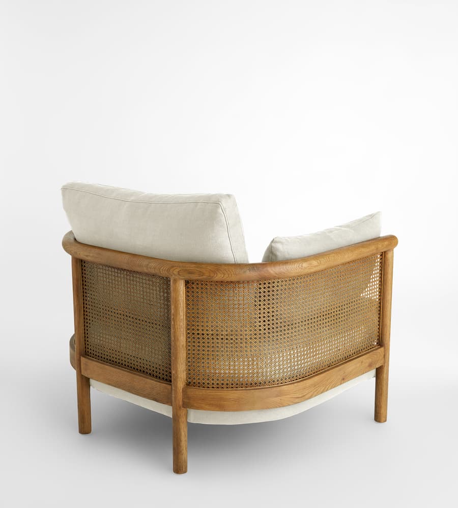 hasır detaylı koltuk, rattan koltuk, masif meşe koltuk, luxury lounge chair, modern Mediterranean koltuk, artisan furniture koltuk, doğal ahşap koltuk, özel üretim koltuk, coastal luxury chair, hasır detaylı tekli koltuk, contemporary lounge chair, premium koltuk modeli, luxury accent chair, designer koltuk, ahşap iskeletli koltuk