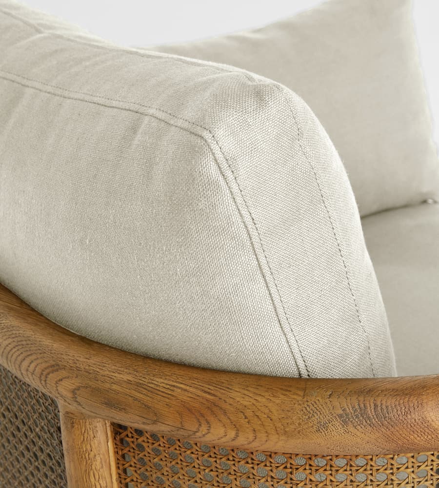 hasır detaylı koltuk, rattan koltuk, masif meşe koltuk, luxury lounge chair, modern Mediterranean koltuk, artisan furniture koltuk, doğal ahşap koltuk, özel üretim koltuk, coastal luxury chair, hasır detaylı tekli koltuk, contemporary lounge chair, premium koltuk modeli, luxury accent chair, designer koltuk, ahşap iskeletli koltuk