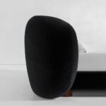 lüks karyola, modern karyola, organik formlu karyola, döşemeli karyola, sculptural bed, luxury bed design, contemporary bedroom furniture, özel üretim karyola, designer bed, modern luxury bedroom, premium karyola modeli, heykelsi karyola tasarımı, quiet luxury bedroom, contemporary luxury bed, mimari yatak odası mobilyası