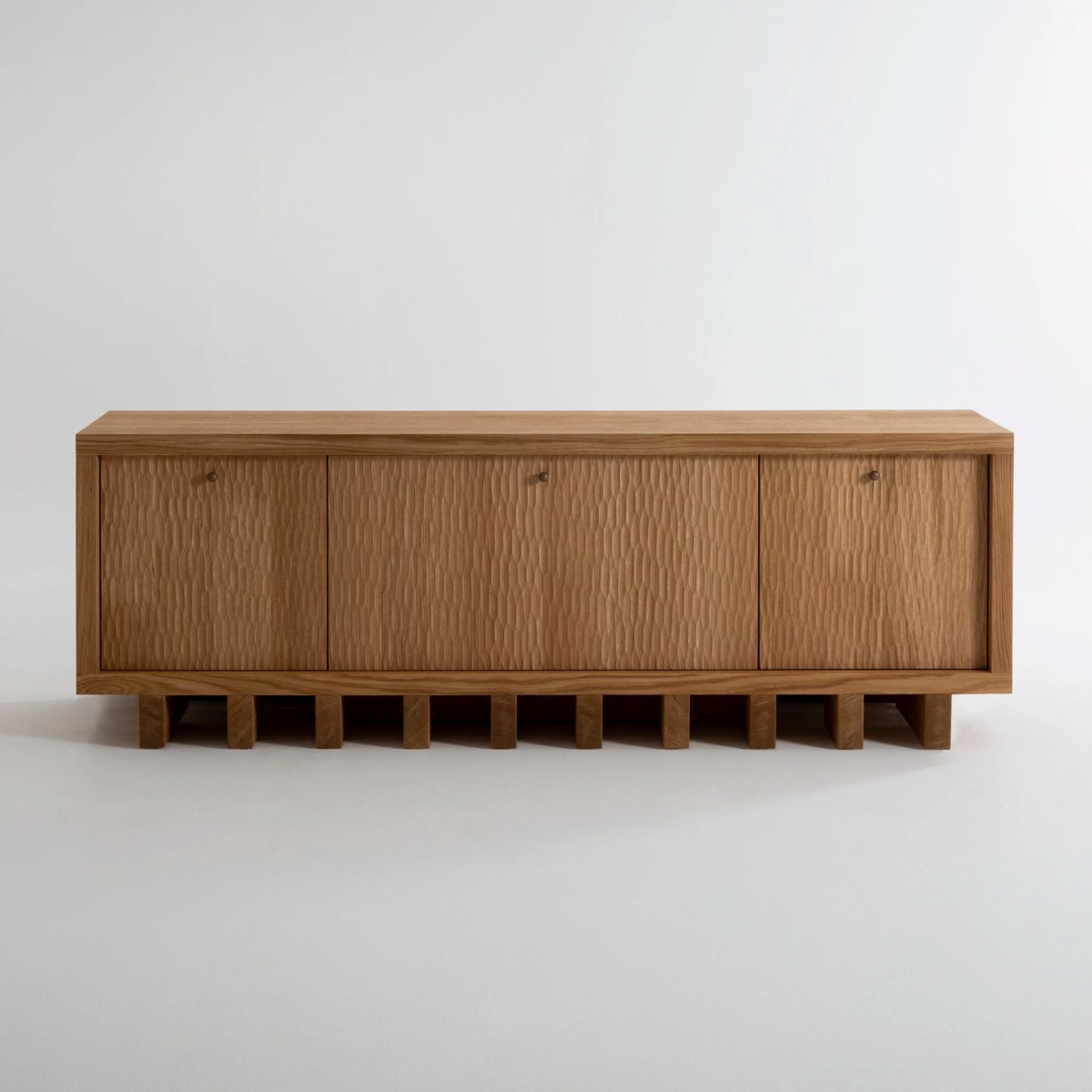 tigora büfe, oyma meşe büfe, contemporary sideboard, özel üretim ahşap büfe, sculptural modern büfe