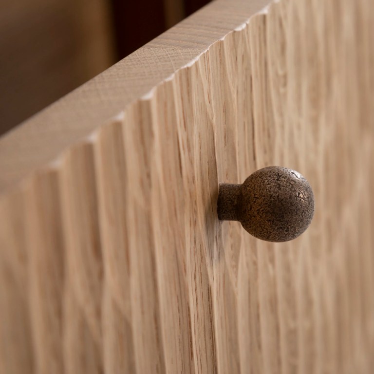 tigora büfe, oyma meşe büfe, contemporary sideboard, özel üretim ahşap büfe, sculptural modern büfe