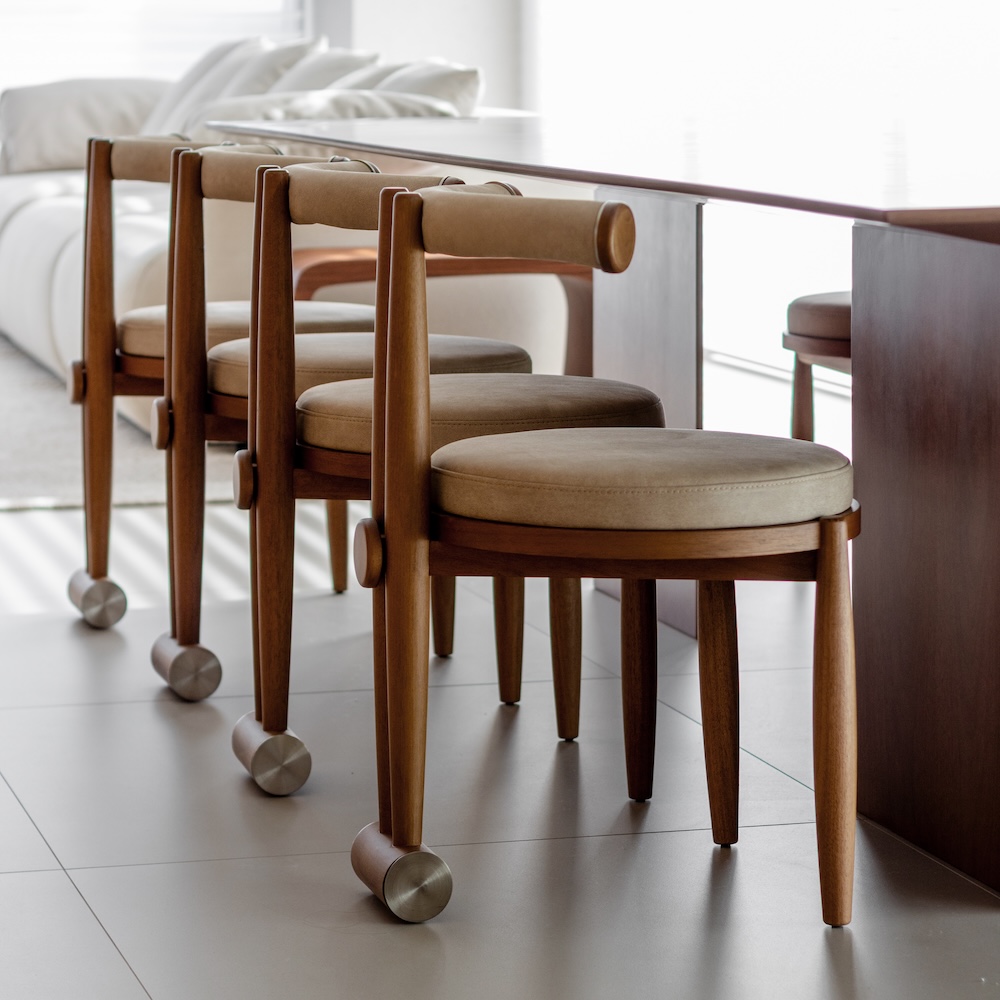 heykelsi dining chair, boucle modern sandalye, özel üretim ahşap sandalye, contemporary collectible chair, masif ahşap designer chair