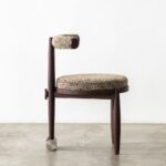 heykelsi dining chair, boucle modern sandalye, özel üretim ahşap sandalye, contemporary collectible chair, masif ahşap designer chair