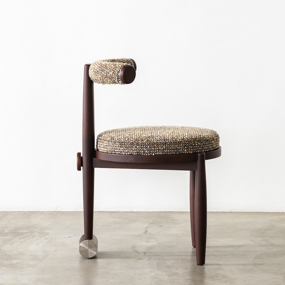 heykelsi dining chair, boucle modern sandalye, özel üretim ahşap sandalye, contemporary collectible chair, masif ahşap designer chair