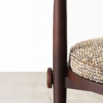 heykelsi dining chair, boucle modern sandalye, özel üretim ahşap sandalye, contemporary collectible chair, masif ahşap designer chair