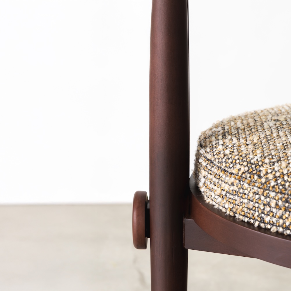 heykelsi dining chair, boucle modern sandalye, özel üretim ahşap sandalye, contemporary collectible chair, masif ahşap designer chair