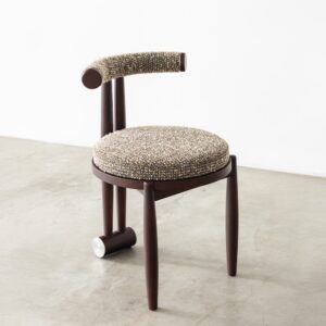 heykelsi dining chair, boucle modern sandalye, özel üretim ahşap sandalye, contemporary collectible chair, masif ahşap designer chair