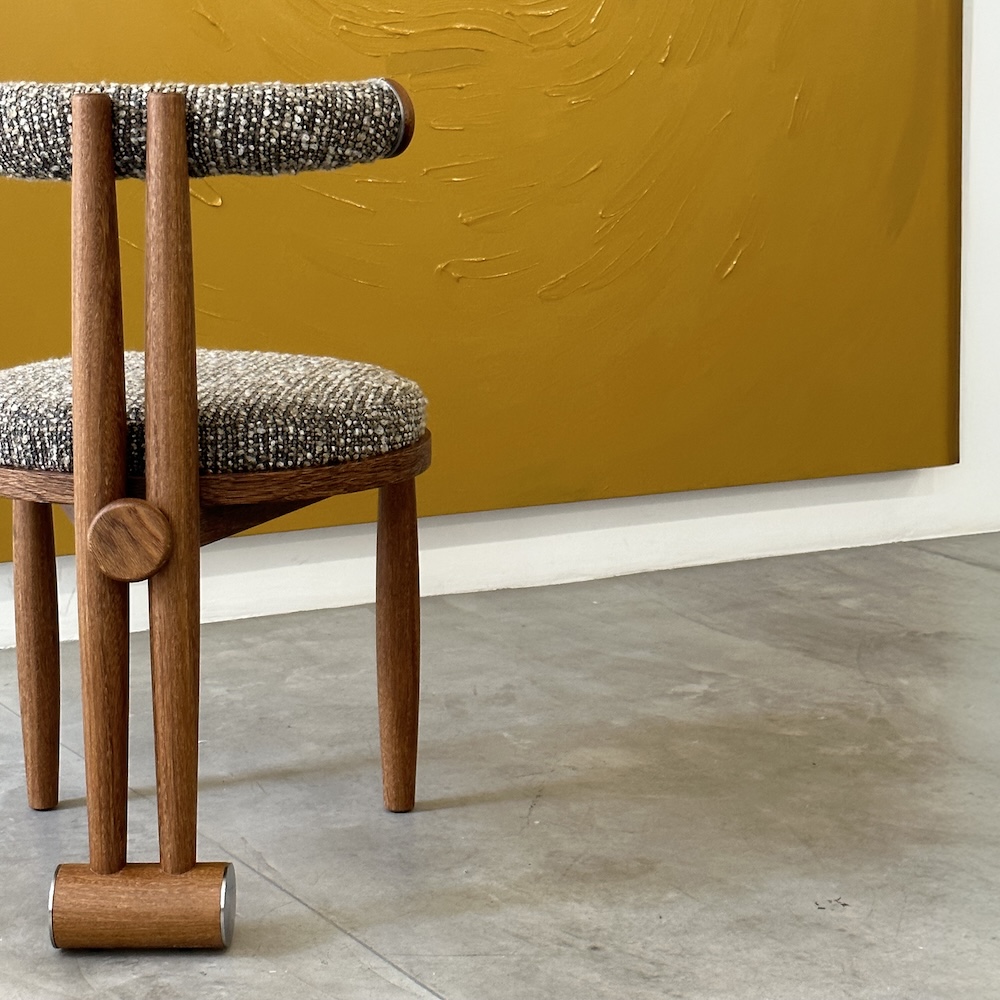 heykelsi dining chair, boucle modern sandalye, özel üretim ahşap sandalye, contemporary collectible chair, masif ahşap designer chair