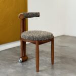 heykelsi dining chair, boucle modern sandalye, özel üretim ahşap sandalye, contemporary collectible chair, masif ahşap designer chair